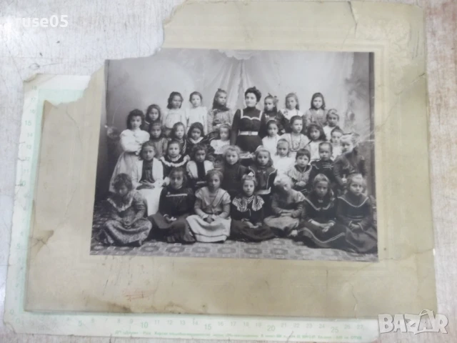 Снимка стара на картон на тридесет и две деца и учителка, снимка 2 - Колекции - 50540640