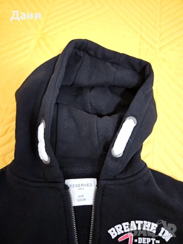 Продавам чисто НОВ оригинален детски суичър Reserved, черен с качулка, снимка 5 - Суичъри - 53090907