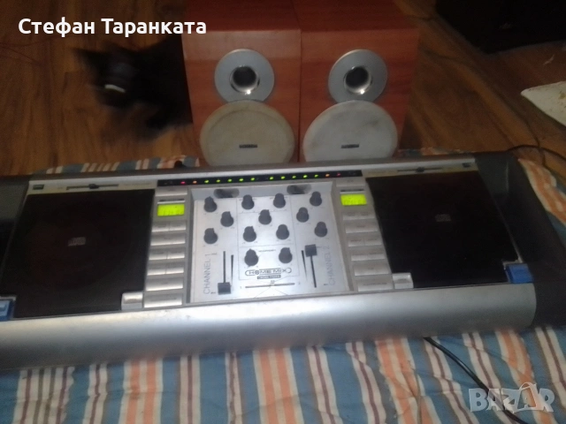 Кросравар михер със два CD playera и вграден усилвател и две тонколони , снимка 2 - Ресийвъри, усилватели, смесителни пултове - 53184287