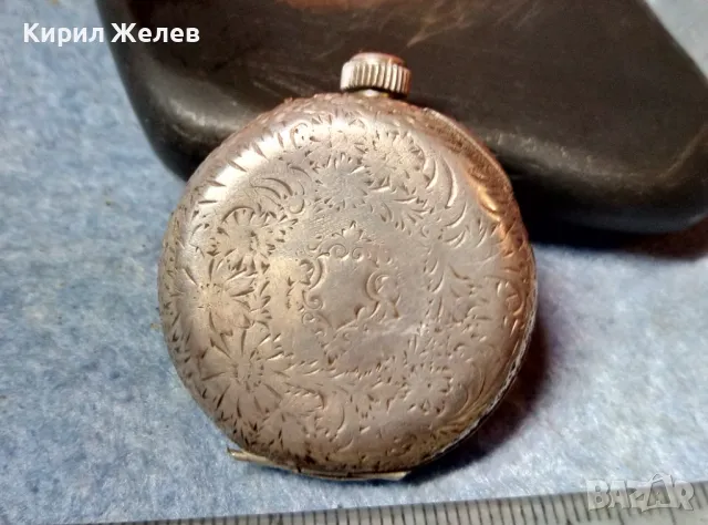Стар ШВЕЙЦАРСКИ СРЕБЪРЕН ДЖОБЕН ЧАСОВНИК СРЕБРО 925 с КРАСИВО РЪЧНО ОРНАМЕНТИРАН КОРПУС иКАПАК 48389, снимка 9 - Джобни - 48035455