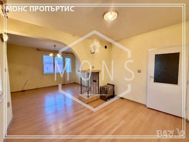 Четиристаен апартамент в централната част на гр. Севлиево.