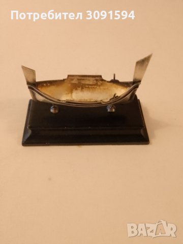 Английски кораб на дървена стоика от сребро проба,925  размери дължина -12см, височината -10см ширин, снимка 5 - Други ценни предмети - 44101410