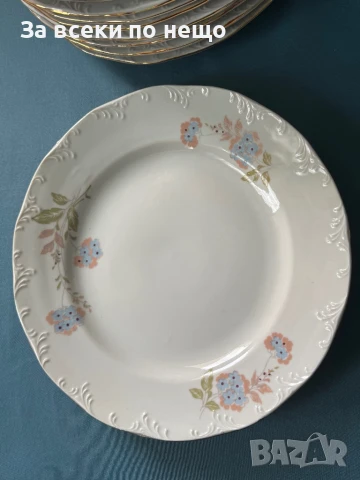 12 броя Български порцеланови чинии - Разград , златен кант, снимка 5 - Чинии - 50460157