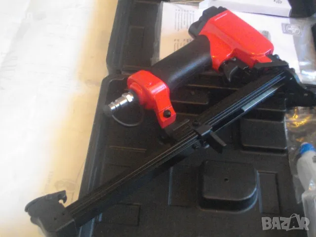 НОВ Малък Немски ПНЕВМАТИЧЕН ТАКЕР за скоби 6-16мм Дърводелски Тапицерски Пълен комплект LUX TOOLS, снимка 11 - Други инструменти - 47532147