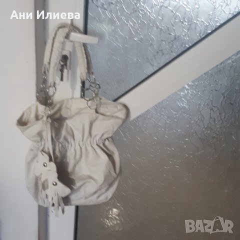 Бяла и черна чанта тип торба с две цветчета, снимка 7 - Чанти - 35558360