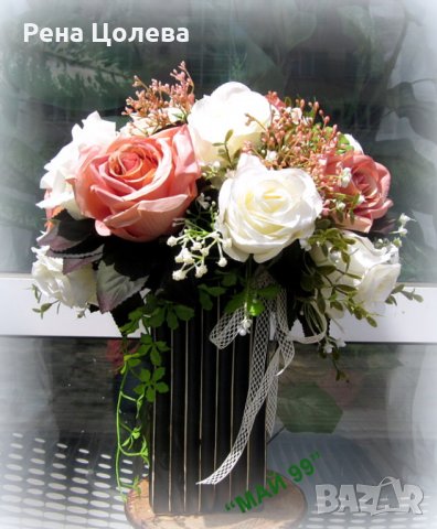 Рози в керамична ваза, снимка 1 - Изкуствени цветя - 32982378