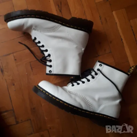 Dr. Martens 42 номер естествена кожа бели, снимка 2 - Мъжки боти - 47819928
