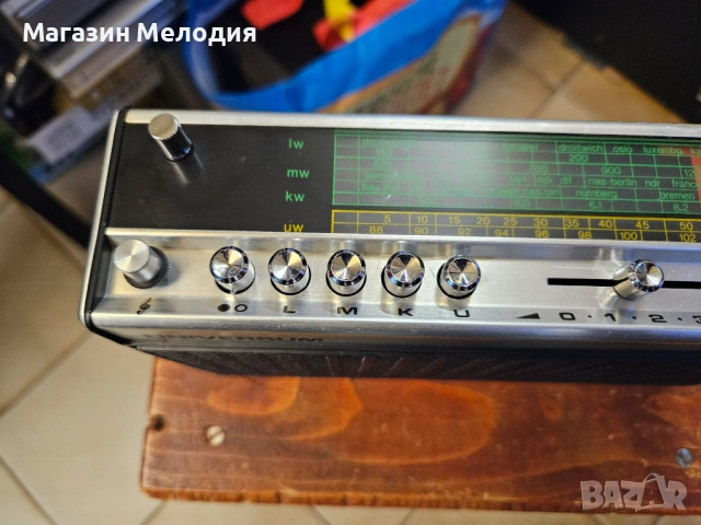 Радио Universum KRN 3365 В отлично техническо и визуално състояние., снимка 4 - Радиокасетофони, транзистори - 52444567