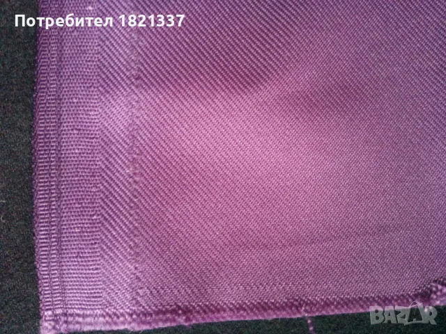 Парче плат в тъмно лилаво 