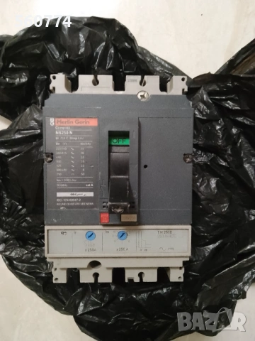 автоматичен прекъсвач 250А, снимка 2 - Други машини и части - 53288737