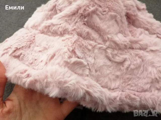 Розова дамска пухкава шапка със сърца, снимка 5 - Шапки - 48147018