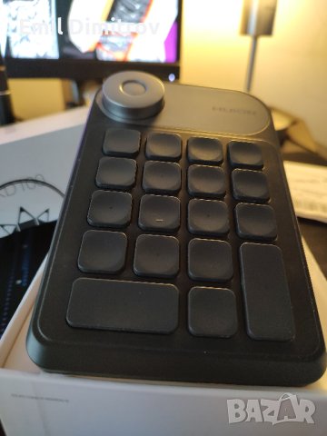 Безжична мини клавиатура за бързи команди HUION Keydial KD100 , снимка 1 - Клавиатури и мишки - 43886719