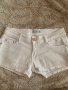 Дънкови  бели еластични къси панталонки , снимка 1 - Къси панталони и бермуди - 33022499