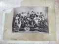 Снимка стара на картон на тридесет и две деца и учителка, снимка 2