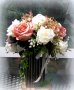 Рози в керамична ваза, снимка 1 - Изкуствени цветя - 32982378