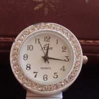 Елегантен дамски часовник REN QUARTZ метален ластична верижка стил и комфорт 42582, снимка 2 - Дамски - 43758063