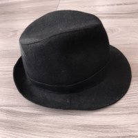 Черна дамска шапка, снимка 3 - Шапки - 35501667