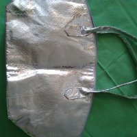 Красива нова сребриста чанта, снимка 3 - Чанти - 39884183