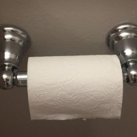 Amazon Basics  Класически  държач за тоалетна хартия, полиран хром, снимка 3 - Други - 43399657