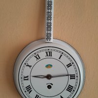 Стар стенен емайлиран часовник - Тиган, снимка 1 - Антикварни и старинни предмети - 44058945