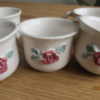 чашки за кафе с обемна декорация от рози, снимка 1 - Сервизи - 32470212