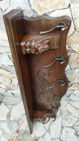 Уникална масивна дъбова закачалка с рафт отгоре и дърворезба лъвски глави,6 бр окачвачи, снимка 1