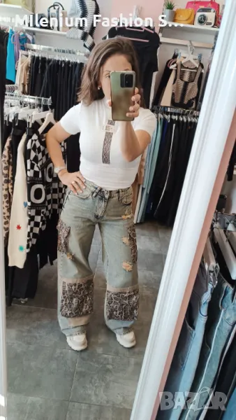 Дамски дънки със змийски принт на джобовете, снимка 1