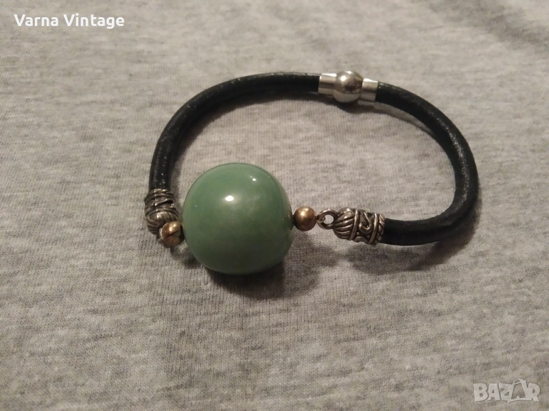 Дамска кожена гривна с нефрит, снимка 1