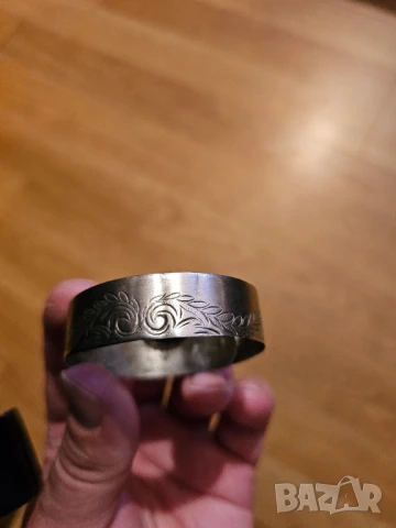 Възрожденска сребърна гривна с флорални мотиви гривната има закопчаване и е малък размер