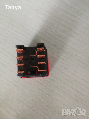 Превключвател за аварийни светлини "червен куб" 12V 8A   8-пинов за LUBLIN HONKER 769893989, 9750000, снимка 2 - Части - 52535914