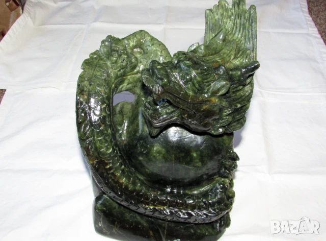 Китайски дракон от китайски нефрит. Тегло 9кг. 28х14х19см., снимка 4 - Други ценни предмети - 47750425