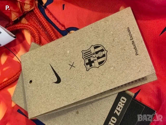 Спортно дамско горнище Nike Fcb , снимка 3 - Якета - 50600274