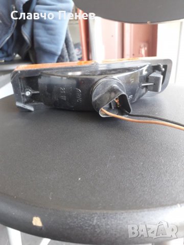 Мигач десен жълт Форд Фиеста до 1983г, снимка 2 - Части - 28479613