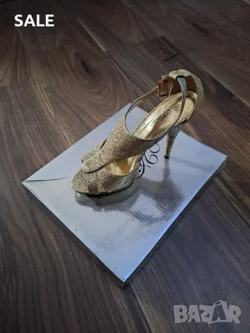 Златисти Сандали на Ток