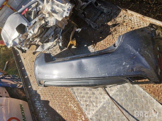 Задна броня Тойота Ярис 2017 година, снимка 5 - Части - 35004341