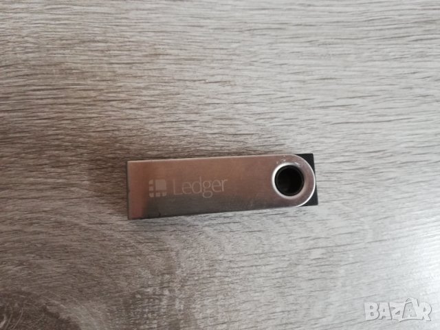 Ledger Nano S hardware crypto wallet, снимка 2 - USB Flash памети - 39814562