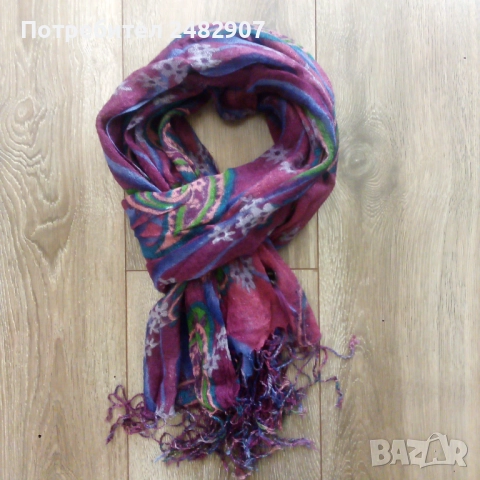 Дамски шал с ресни 