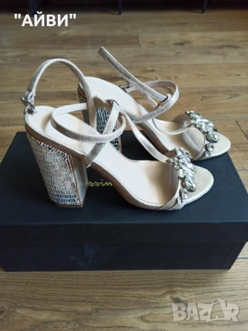 Asos дамски сандали златисто и камъни, снимка 7 - Сандали - 51370223