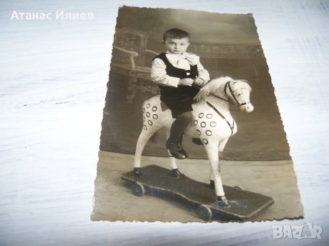 Стара снимка-картичка дете с играчка, снимка 3 - Други ценни предмети - 37199555