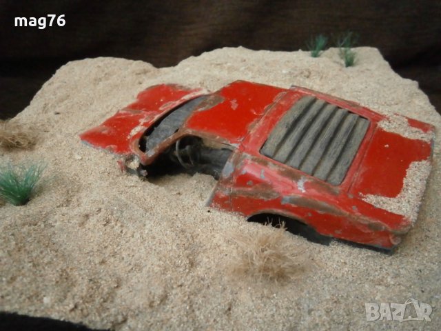 Diorama abandoned car in the desert diecast scale 1:25