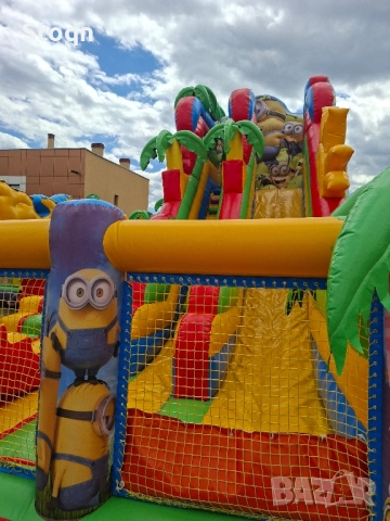 Надуваем замък,,Миньони,,