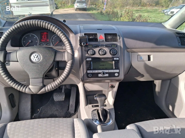VW Touran 2.0TDI Automatic, снимка 11 - Автомобили и джипове - 49999025