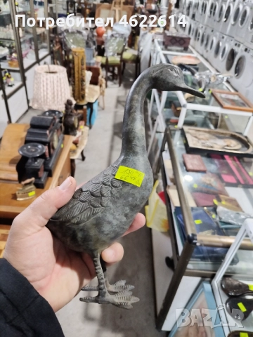 ГОЛЯМА БРОНЗОВА ФИГУРА НА ПАТИЦИ 