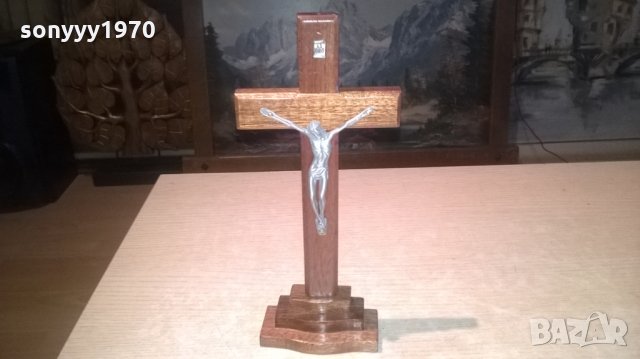 поръчан-Кръст С ХРИСТОС от дърво и метал на поставка-25Х11Х4СМ