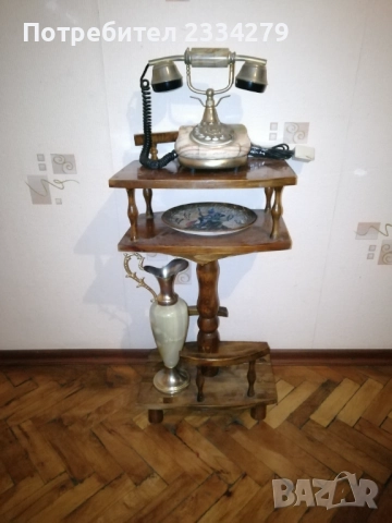 Стара дървена помощна масичка на три нива, резбована колона. , снимка 5 - Антикварни и старинни предмети - 52931297