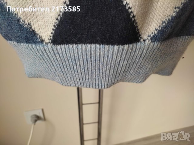 Продавам НОВ мъжки пуловер на цветни ромбоиди, снимка 2 - Пуловери - 43288244