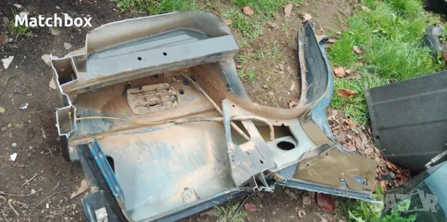 Заден панел калник за Мерцедес 124, снимка 4 - Части - 42232881