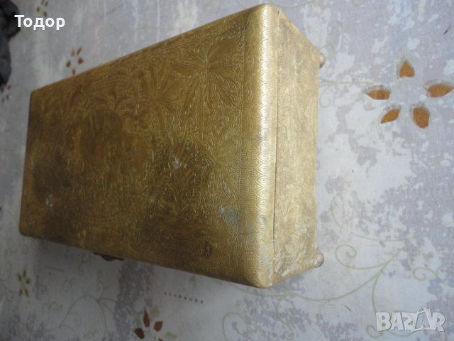 Старинна гравирана кутия бронз и дърво , снимка 3 - Антикварни и старинни предмети - 42998809