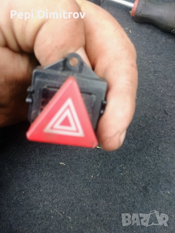 Бутон ,копче аварийни светлини Ауди а 2 audi a2 ,2001 година