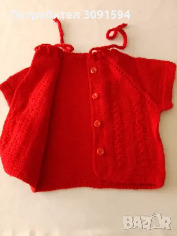 Червена Ръчно плетена  Детска, бебешка жилетка  ,изплетено на качествена прежда , снимка 5 - Детски пуловери и жилетки - 48112490